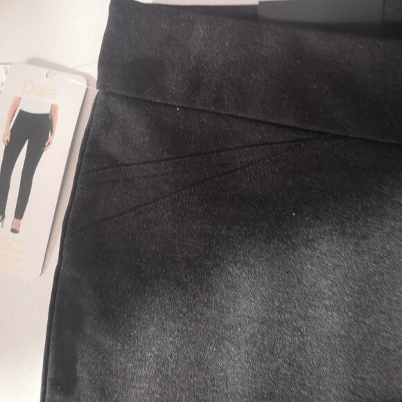 NWT Dalia Ladies Size 14 Pull On Style Narrow Leg Pants - Picture 8 of 10